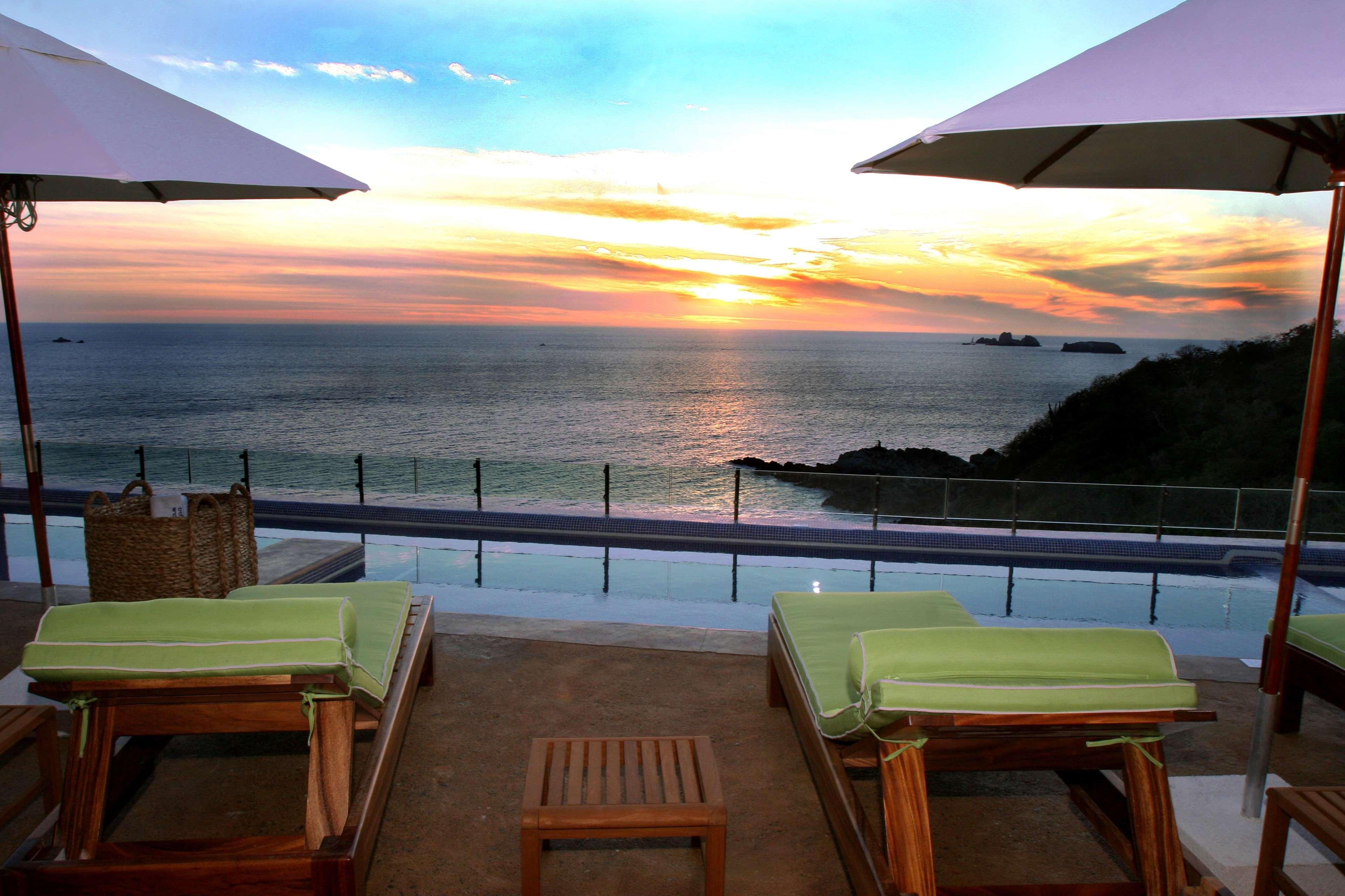 Las Brisas Ixtapa Ixtapa  Udogodnienia zdjęcie Sunset at the pool