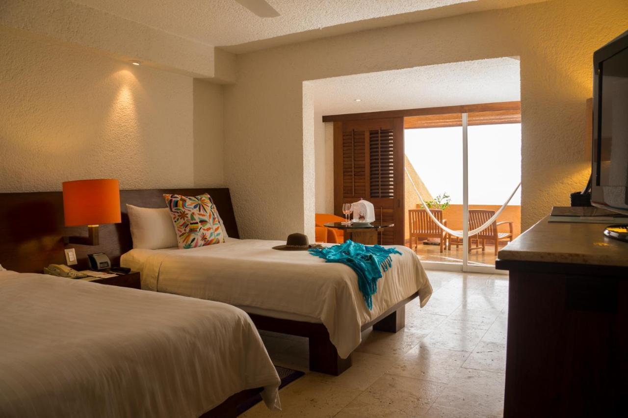 Las Brisas Ixtapa Ixtapa  Zewnętrze zdjęcie A room at the resort